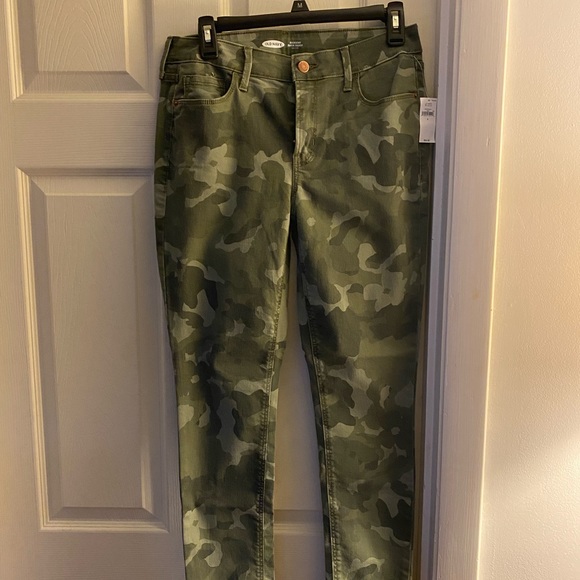 Brand New Old Navy Rockstar Super Skinny Mid-Rise Jean/Jegging - Picture 2 of 4